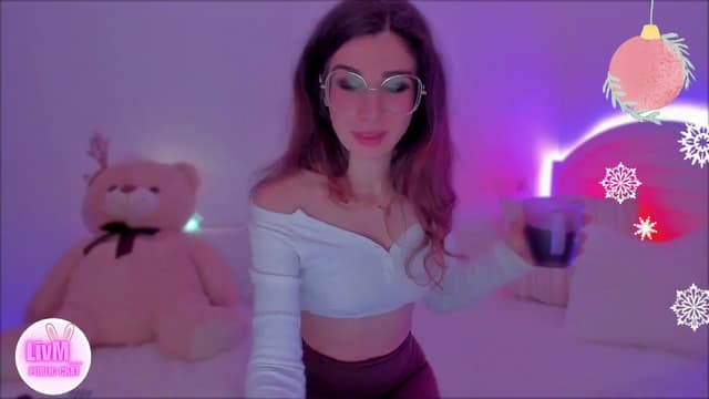 Gallery image thumbnail from LivM_'s myfreecams stream on, 12/24/2024, 09:01 image 2 of 20