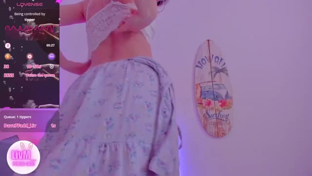 Gallery image thumbnail from LivM_'s myfreecams stream on, 01/05/2025, 09:34 image 7 of 20