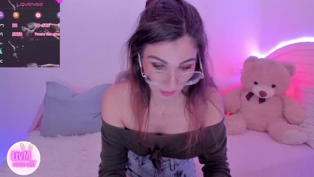 Gallery image thumbnail from LivM_'s myfreecams stream on, 01/06/2025, 09:34 image 5 of 20