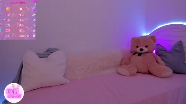 Gallery image thumbnail from LivM_'s myfreecams stream on, 01/10/2025, 09:30 image 2 of 20