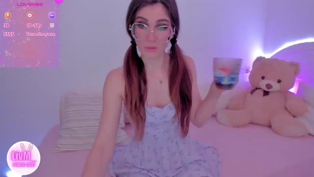 Gallery image thumbnail from LivM_'s myfreecams stream on, 01/18/2025, 09:24 image 3 of 20