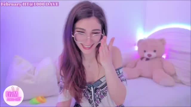 Gallery image thumbnail from LivM_'s myfreecams stream on, 02/09/2025, 09:26 image 7 of 20