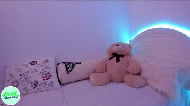 Gallery image thumbnail from LivM_'s myfreecams stream on, 03/08/2025, 09:36 image 17 of 20