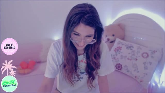 Gallery image thumbnail from LivM_'s myfreecams stream on, 04/17/2025, 08:44 image 16 of 20