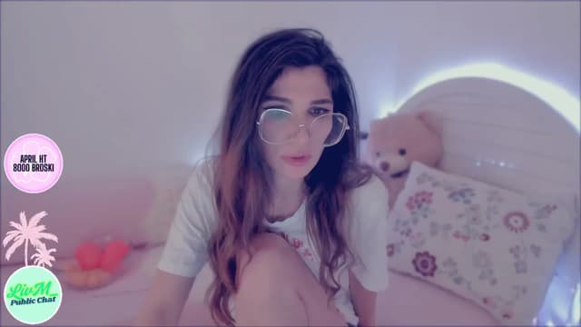 Gallery image thumbnail from LivM_'s myfreecams stream on, 04/17/2025, 08:44 image 19 of 20