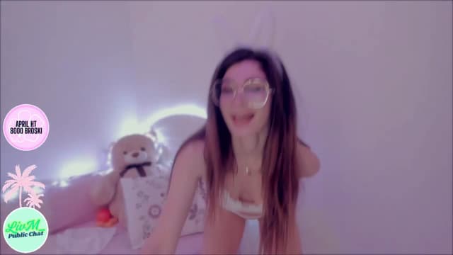 Gallery image thumbnail from LivM_'s myfreecams stream on, 04/19/2025, 09:06 image 3 of 20