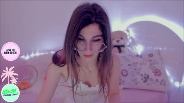 Gallery image thumbnail from LivM_'s myfreecams stream on, 04/19/2025, 09:06 image 1 of 20