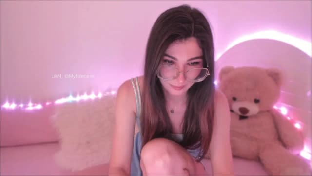 Gallery image thumbnail from LivM_'s myfreecams stream on, 05/27/2025, 08:17 image 17 of 20