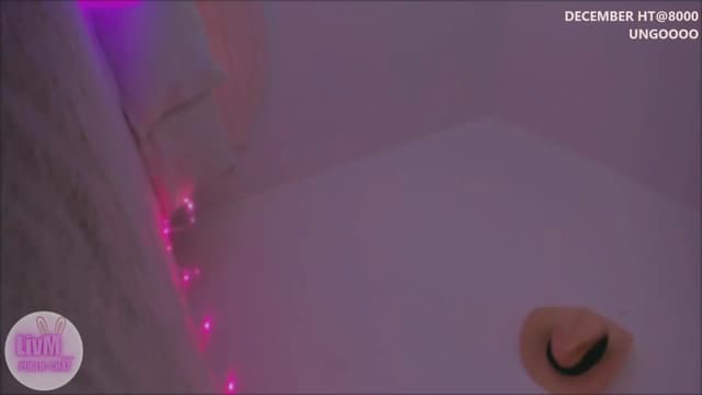 Gallery image thumbnail from LivM_'s myfreecams stream on, 12/17/2025, 09:34 image 13 of 20