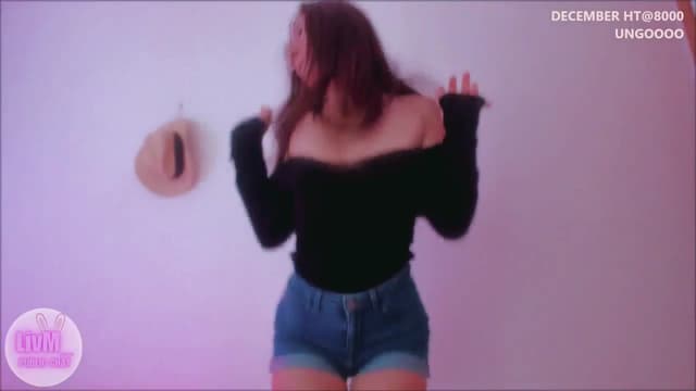 Gallery image thumbnail from LivM_'s myfreecams stream on, 12/22/2025, 09:32 image 3 of 20