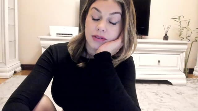 Gallery image thumbnail from Lu126's myfreecams stream on, 12/05/2022, 04:40 image 12 of 20