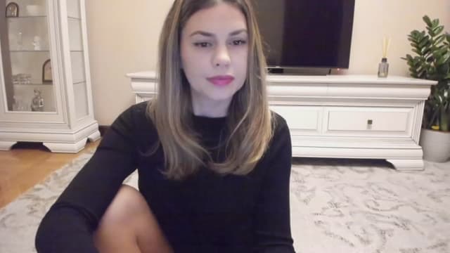 Gallery image thumbnail from Lu126's myfreecams stream on, 12/19/2023, 04:03 image 19 of 20