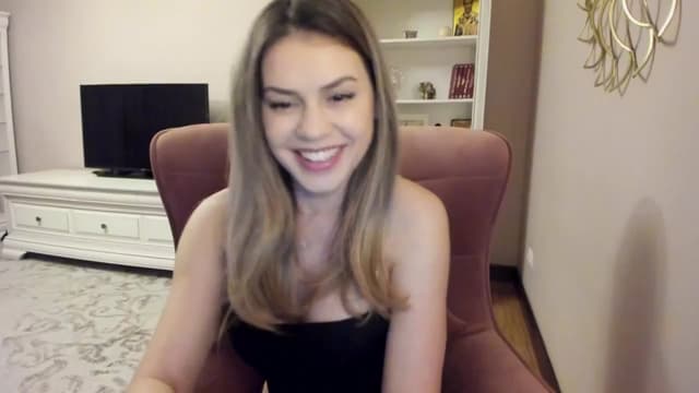 Gallery image thumbnail from Lu126's myfreecams stream on, 04/04/2024, 21:59 image 4 of 20