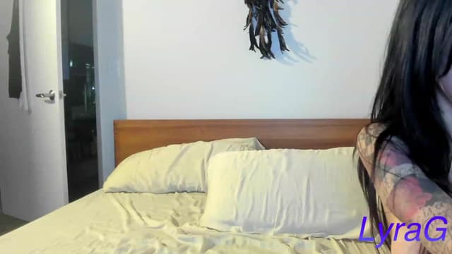 Gallery image thumbnail from LyraG's myfreecams stream on, 12/18/2022, 11:19 image 10 of 20