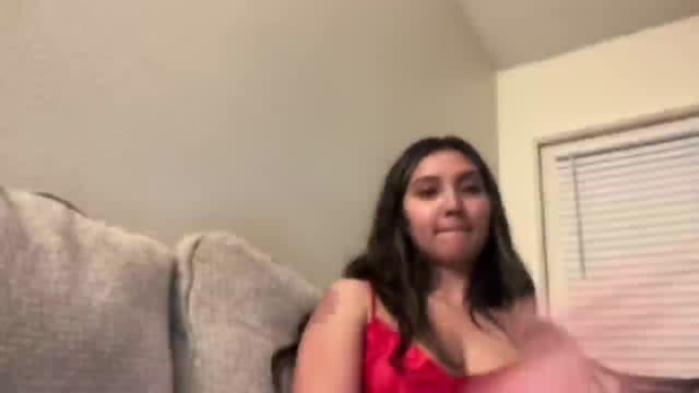 Gallery image thumbnail from MamaV's myfreecams stream on, 05/07/2025, 05:55 image 9 of 20