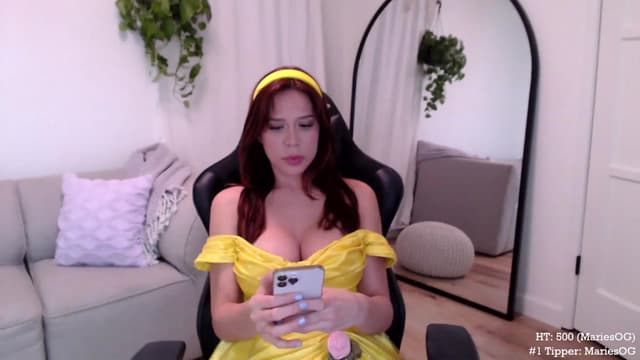 Gallery image thumbnail from Marie's myfreecams stream on, 10/24/2023, 02:17 image 10 of 20