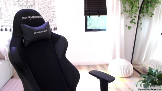 Gallery image thumbnail from Marie's myfreecams stream on, 07/15/2024, 20:12 image 1 of 20
