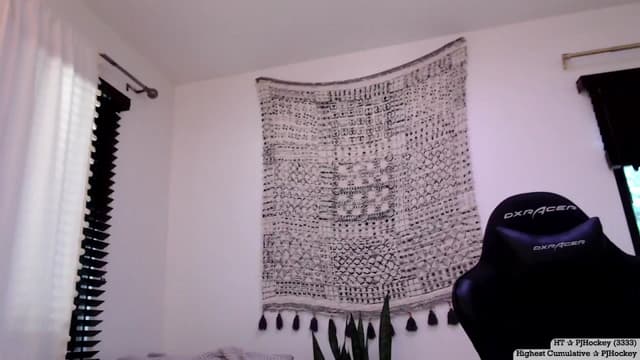 Gallery image thumbnail from Marie's myfreecams stream on, 08/03/2024, 03:29 image 11 of 20