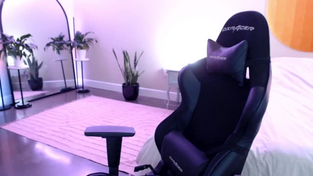 Gallery image thumbnail from Marie's myfreecams stream on, 12/05/2024, 23:20 image 15 of 20