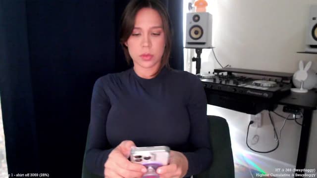 Gallery image thumbnail from Marie's myfreecams stream on, 04/02/2025, 23:01 image 12 of 20