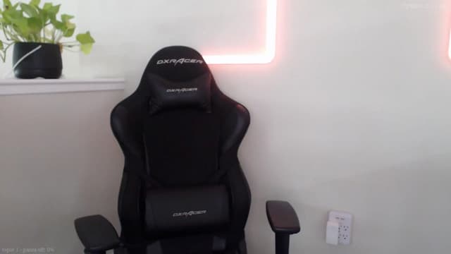 Gallery image thumbnail from Marie's myfreecams stream on, 04/04/2025, 24:05 image 1 of 20