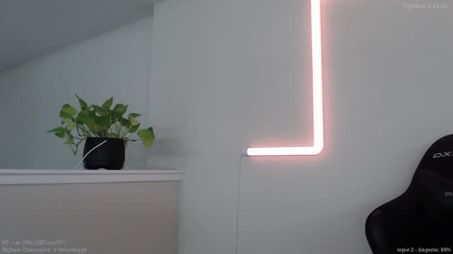 Gallery image thumbnail from Marie's myfreecams stream on, 04/04/2025, 01:32 image 15 of 20