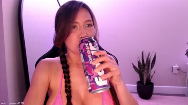 Gallery image thumbnail from Marie's myfreecams stream on, 06/14/2025, 24:46 image 10 of 20