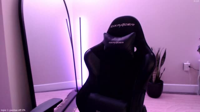Gallery image thumbnail from Marie's myfreecams stream on, 06/14/2025, 24:46 image 16 of 20