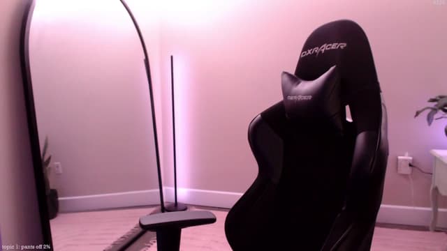 Gallery image thumbnail from Marie's myfreecams stream on, 06/24/2025, 04:12 image 3 of 20