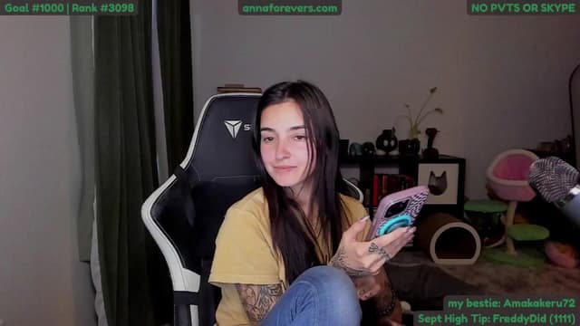 Gallery image thumbnail from Melon's myfreecams stream on, 09/18/2024, 03:03 image 6 of 20