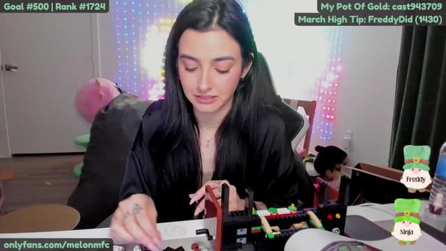 Gallery image thumbnail from Melon's myfreecams stream on, 03/19/2025, 03:07 image 16 of 20