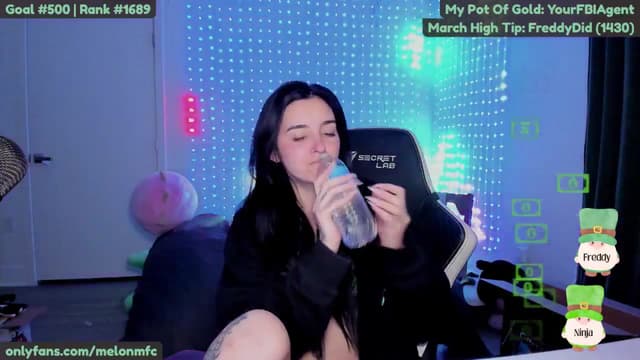 Gallery image thumbnail from Melon's myfreecams stream on, 03/21/2025, 01:45 image 18 of 20