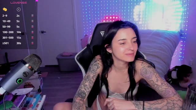 Gallery image thumbnail from Melon's myfreecams stream on, 04/01/2025, 02:52 image 10 of 20