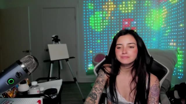 Gallery image thumbnail from Melon's myfreecams stream on, 04/22/2025, 04:03 image 6 of 20