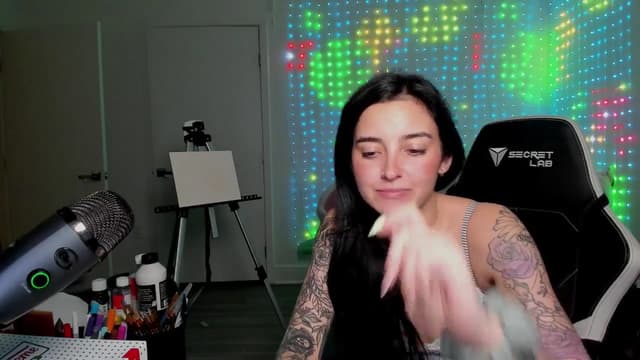 Gallery image thumbnail from Melon's myfreecams stream on, 04/22/2025, 04:03 image 7 of 20