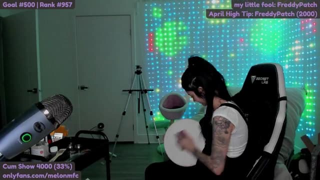 Gallery image thumbnail from Melon's myfreecams stream on, 04/27/2025, 02:18 image 17 of 20