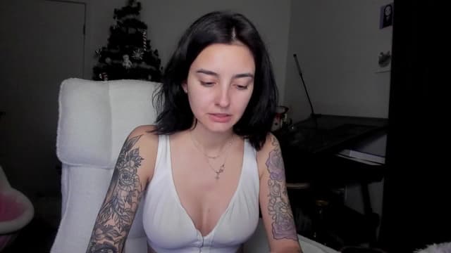 Gallery image thumbnail from Melon's myfreecams stream on, 12/23/2025, 04:15 image 1 of 20