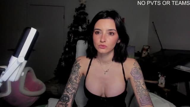 Gallery image thumbnail from Melon's myfreecams stream on, 12/28/2025, 04:18 image 16 of 20