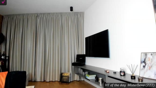 Gallery image thumbnail from Mi_Ha's myfreecams stream on, 02/22/2024, 17:12 image 16 of 20