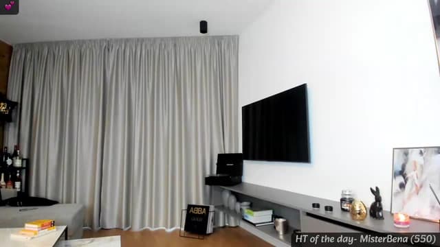 Gallery image thumbnail from Mi_Ha's myfreecams stream on, 03/21/2024, 17:25 image 14 of 20