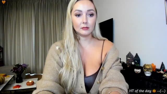 Gallery image thumbnail from Mi_Ha's myfreecams stream on, 10/23/2024, 12:19 image 13 of 20