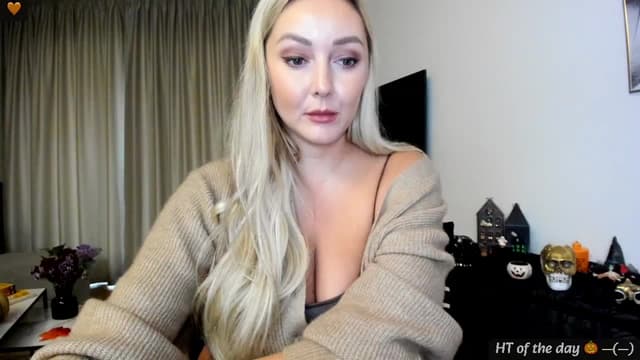 Gallery image thumbnail from Mi_Ha's myfreecams stream on, 10/23/2024, 12:19 image 17 of 20