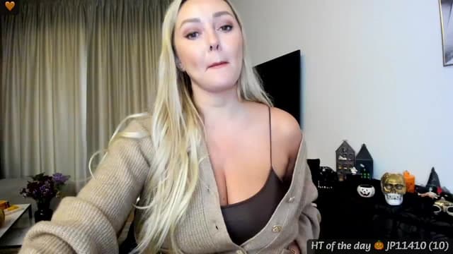 Gallery image thumbnail from Mi_Ha's myfreecams stream on, 10/23/2024, 13:25 image 4 of 20