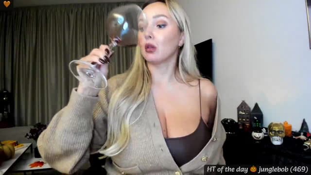 Gallery image thumbnail from Mi_Ha's myfreecams stream on, 10/23/2024, 21:40 image 15 of 20