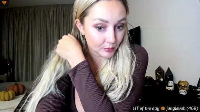 Gallery image thumbnail from Mi_Ha's myfreecams stream on, 10/28/2024, 22:16 image 9 of 20