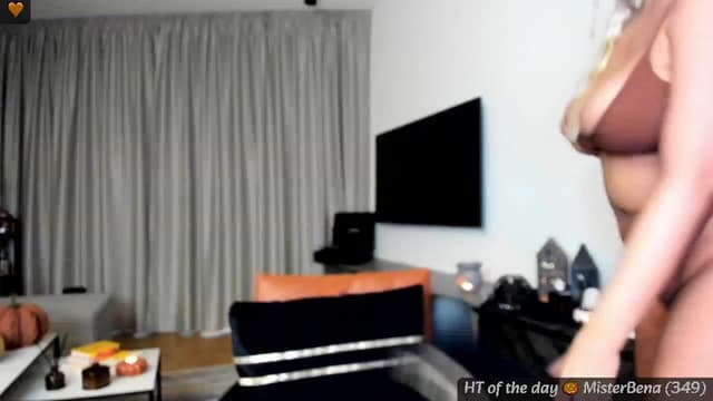 Gallery image thumbnail from Mi_Ha's myfreecams stream on, 10/30/2024, 17:05 image 3 of 20