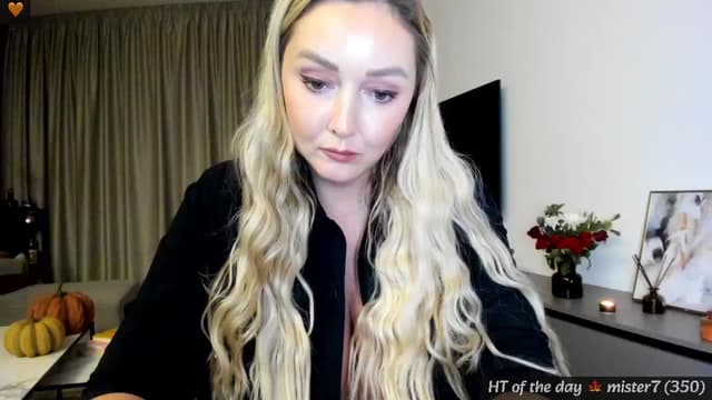 Gallery image thumbnail from Mi_Ha's myfreecams stream on, 11/14/2024, 16:38 image 7 of 20