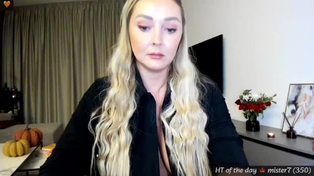 Gallery image thumbnail from Mi_Ha's myfreecams stream on, 11/14/2024, 16:38 image 16 of 20