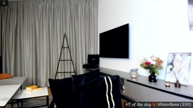 Gallery image thumbnail from Mi_Ha's myfreecams stream on, 12/06/2024, 16:22 image 13 of 20