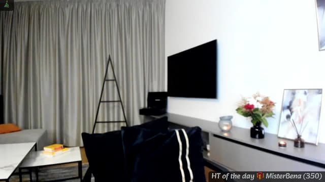 Gallery image thumbnail from Mi_Ha's myfreecams stream on, 12/06/2024, 16:22 image 16 of 20